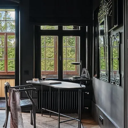 Jaskolka Dom I * شكلارسكا بوريبا